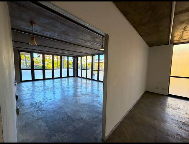 272M² OFFICE TO LET IN POINT WATERFRONT